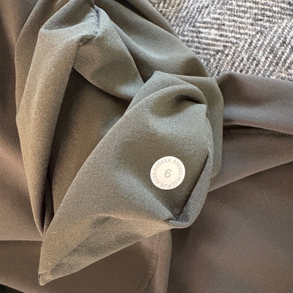 LULULEMON on the fly slim leg jogger green size 6 LAST PRICE NO OFFERS - Picture 4 of 4